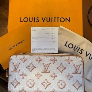 Full Inclusion Louis Vuitton White Pink Monogram Canvas Zip Wallet